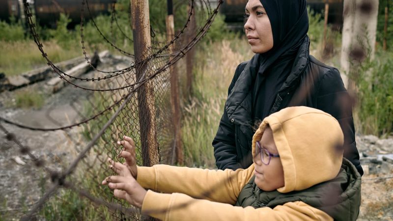 muslim-woman-with-child-at-barbed-wire-2025-04-02-22-19-35-utc